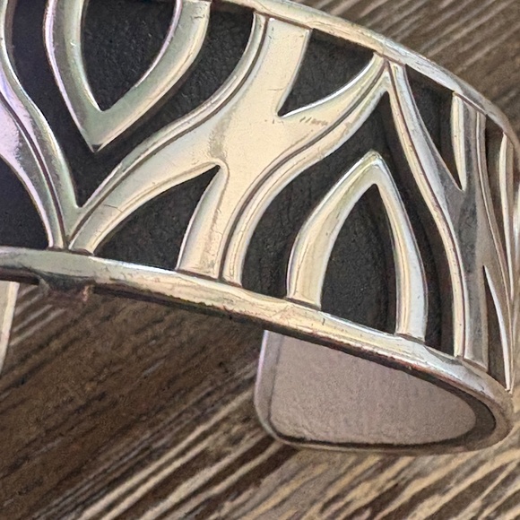 BRIGHTON Christo Moscow Cuff Bracelet - replaceable background color - Picture 3 of 16